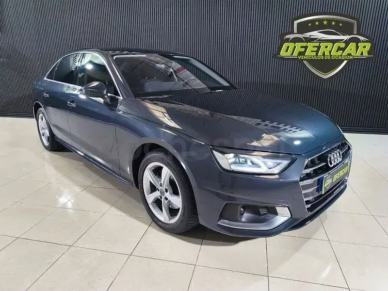Usado Audi A4 Advanced Plus 163 CV (119 kW) 2020 Gris / plata Berlina