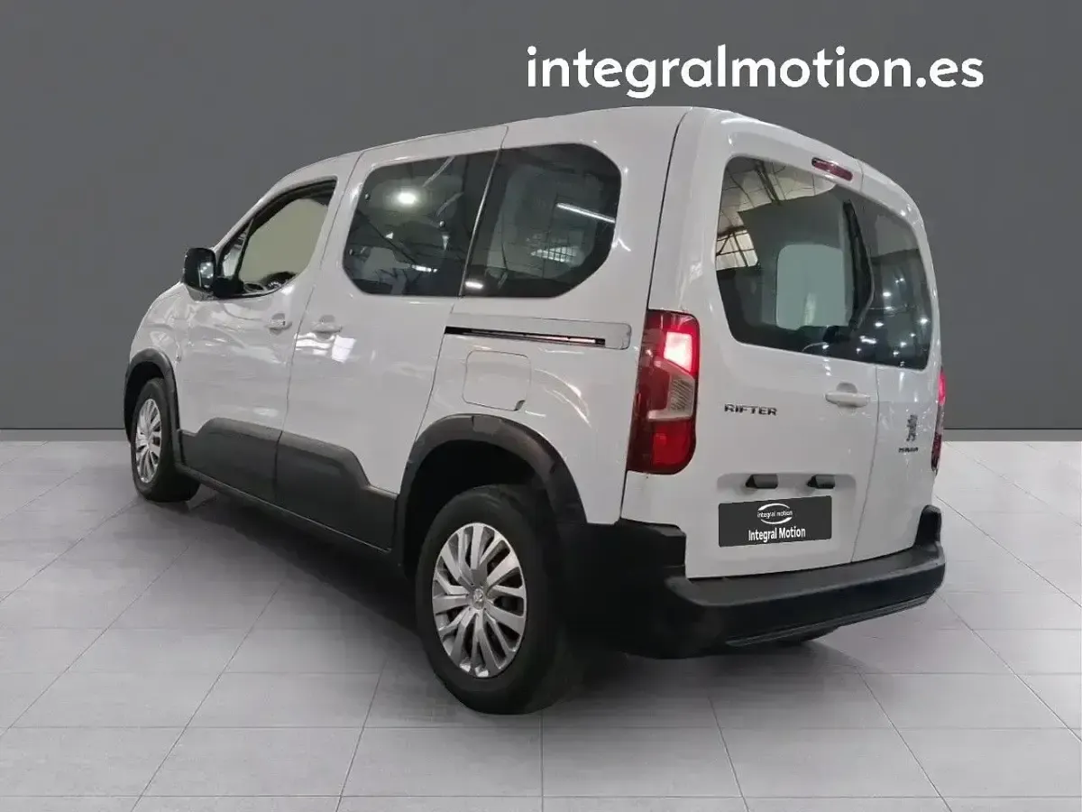 Usado Peugeot Rifter 102 CV (75 kW) 2022 Blanco Monovolumen