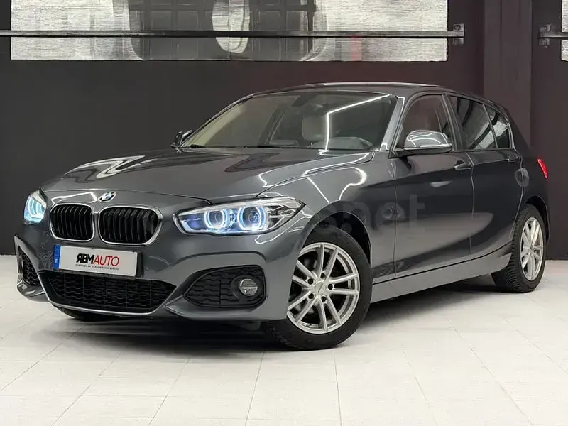 Usado BMW 118 Sport Line 150 CV (110 kW) 2018 Gris / plata Berlina