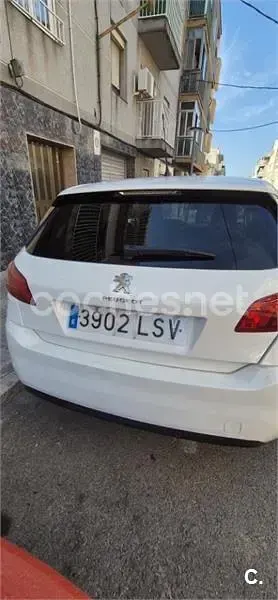 Usado Peugeot 308 Allure 130 CV (95 kW) 2021 Blanco Berlina