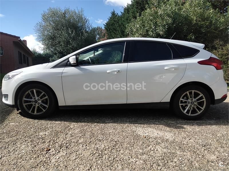 Usado Ford Focus Trend 100 CV (73 kW) 2018 Blanco Berlina