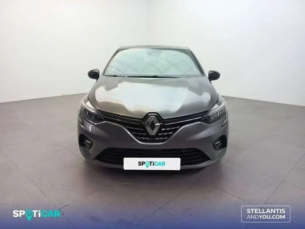 Usado Renault Clio Techno 91 CV (66 kW) 2023 Gris Utilitario