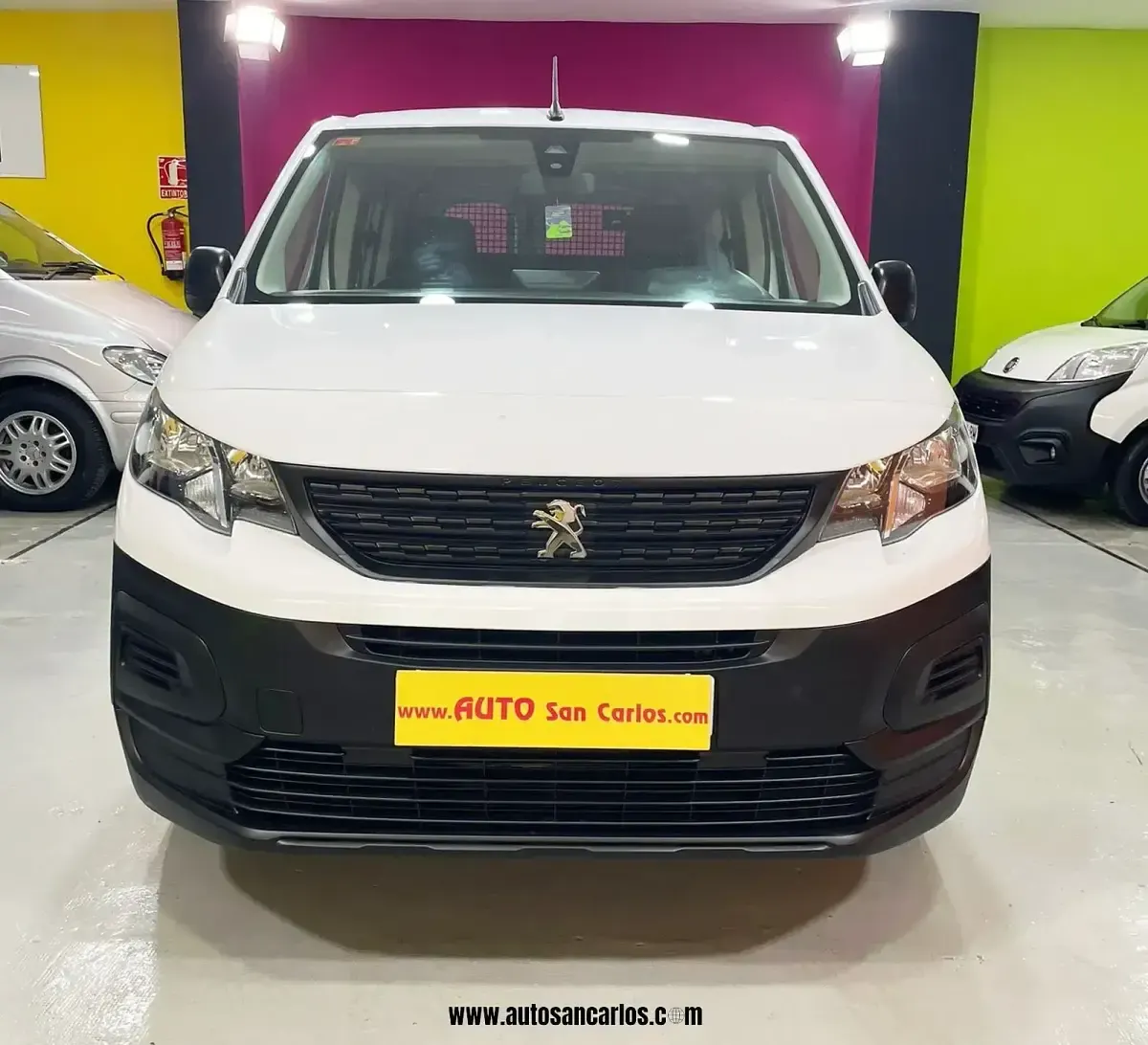 Usado Peugeot Rifter Business-Line 100 CV (73 kW) 2023 Blanco Monovolumen
