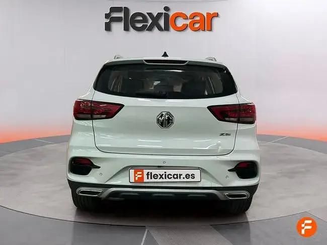 Usado MG ZS Comfort 111 HP (81 kW) 2023 Branco Sedan