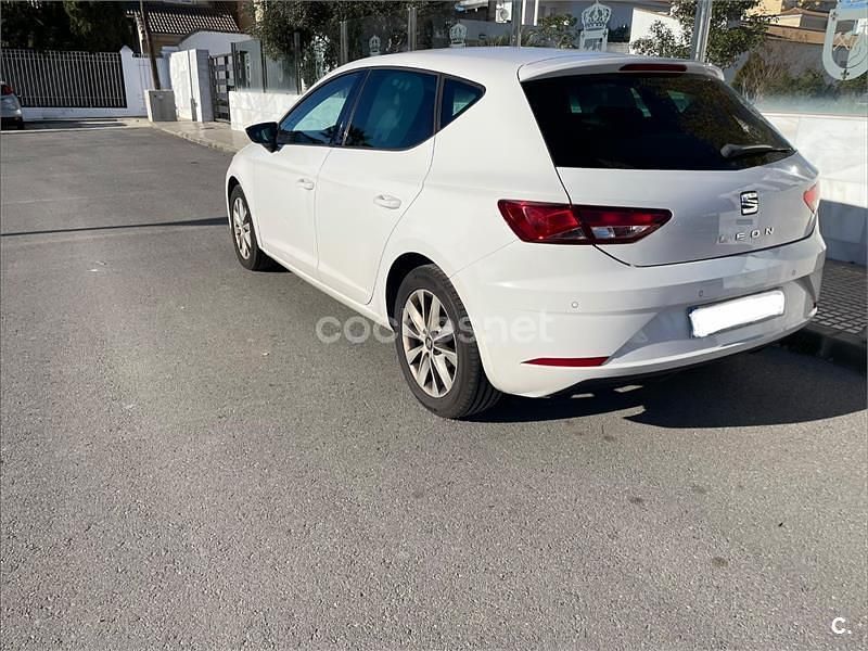 Usado Seat Leon Style Plus 110 CV (80 kW) 2017 Blanco Berlina