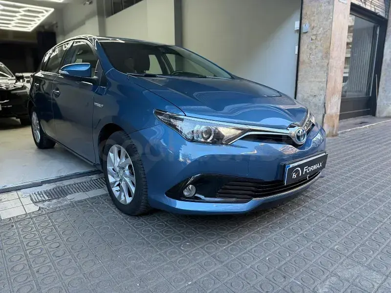 Używany Toyota Auris Hybrid Business Edition 136 KM (100 kW) 2016 Niebieski Sedan/Limuzyna