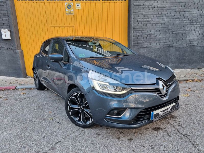 Usado Renault Clio IV Zen 90 CV (66 kW) 2017 Gris / plata Berlina