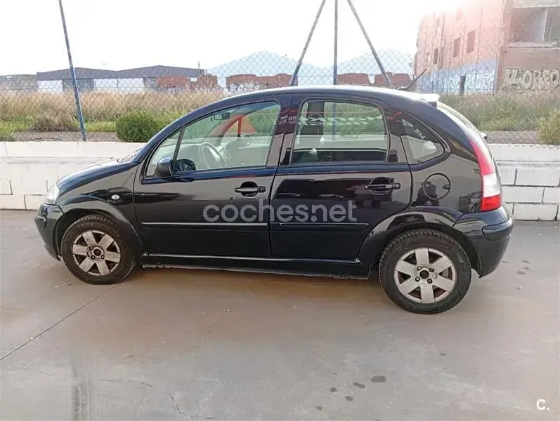 Usado Citroën C3 70 HP (51 kW) 2007 Preto Sedan