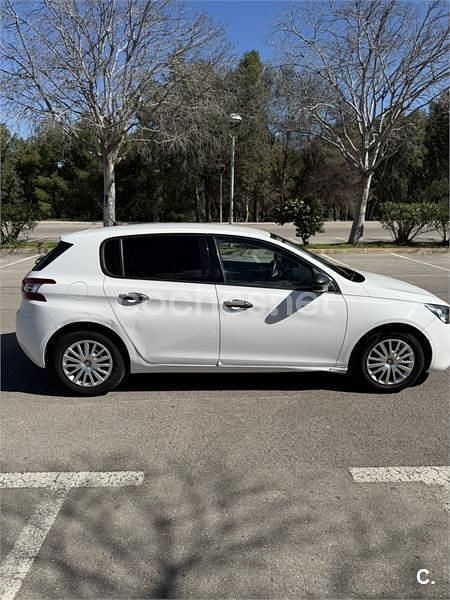 Usado Peugeot 308 Active 100 CV (73 kW) 2016 Blanco Berlina
