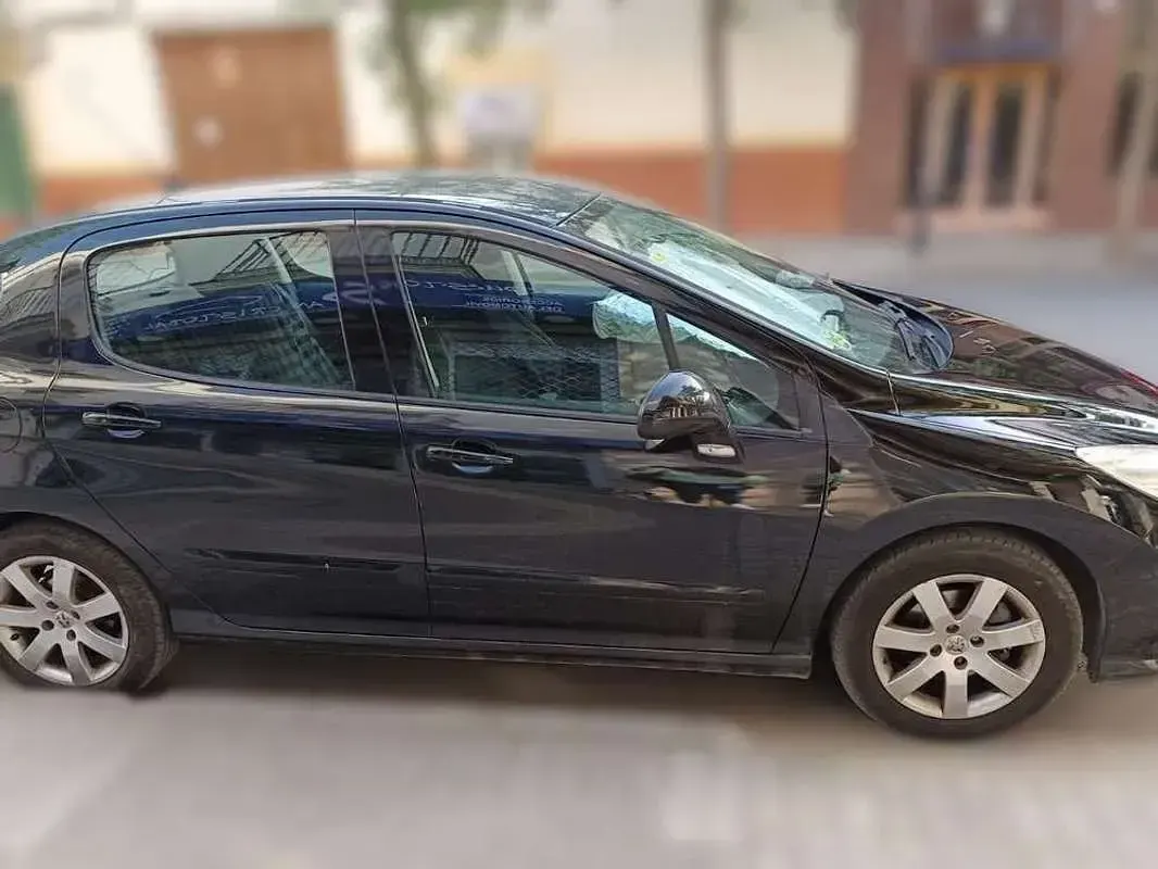 Usado Peugeot 308 Premium 109 CV (80 kW) 2010 Negro Utilitario