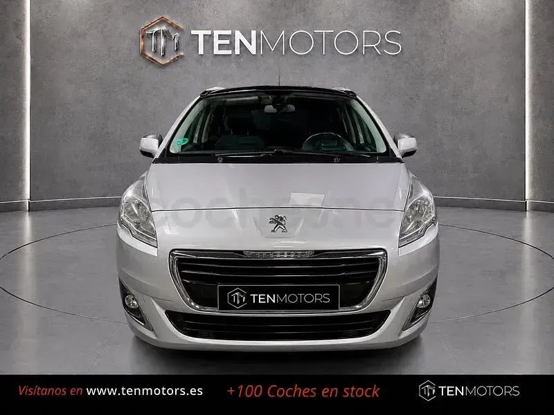 Usado Peugeot 5008 Style 120 CV (88 kW) 2016 Gris / plata Monovolumen