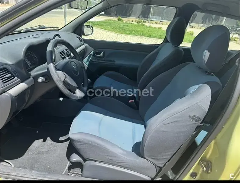 Usado Renault Clio II 80 CV (58 kW) 2003 Amarillo Berlina