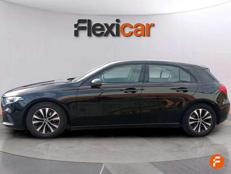 Usado Mercedes A180 136 CV (100 kW) 2021 Negro Utilitario