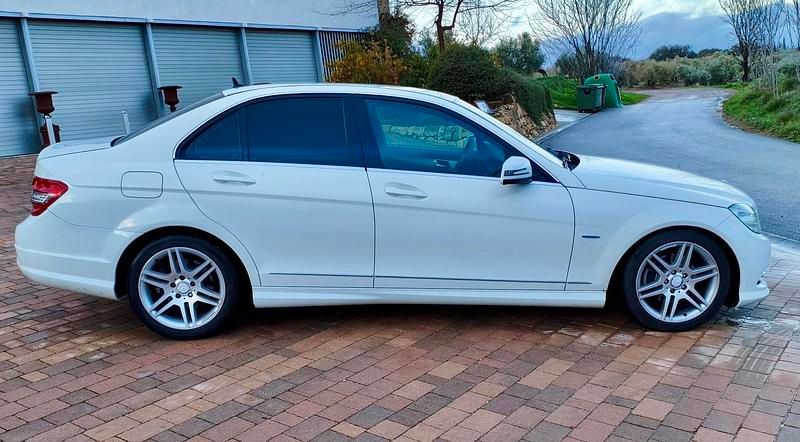 Usado Mercedes 200 Avantgarde 136 CV (100 kW) 2010 Blanco Berlina