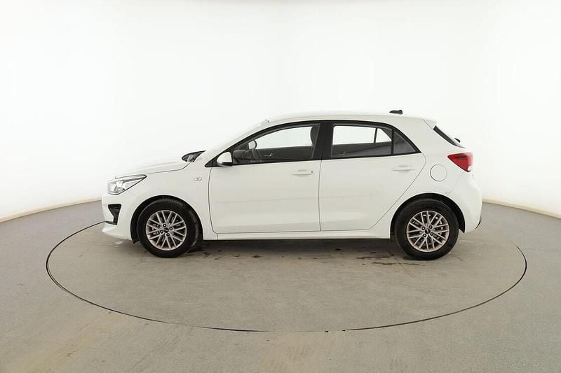 Usado Kia Rio Spirit 100 CV (73 kW) 2023 Blanco Berlina