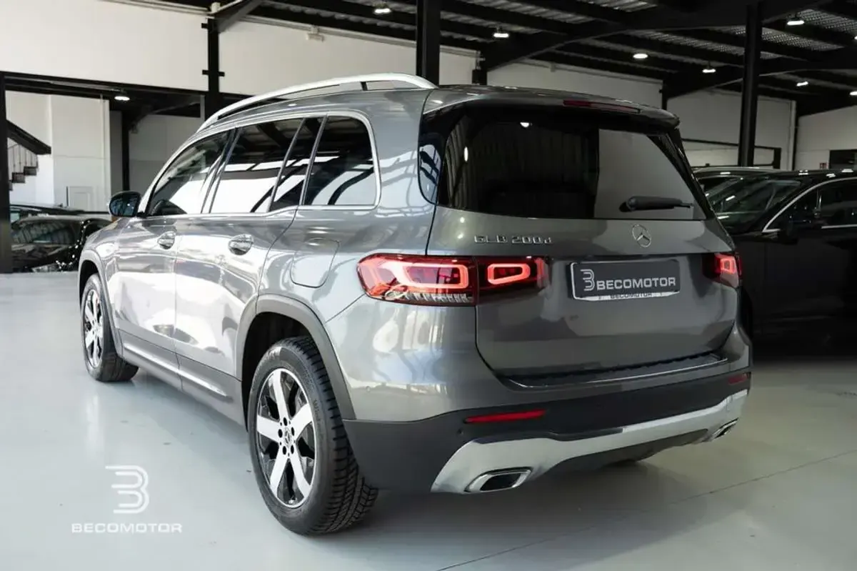 Usado Mercedes GLB200 150 CV (110 kW) 2023 Gris SUV