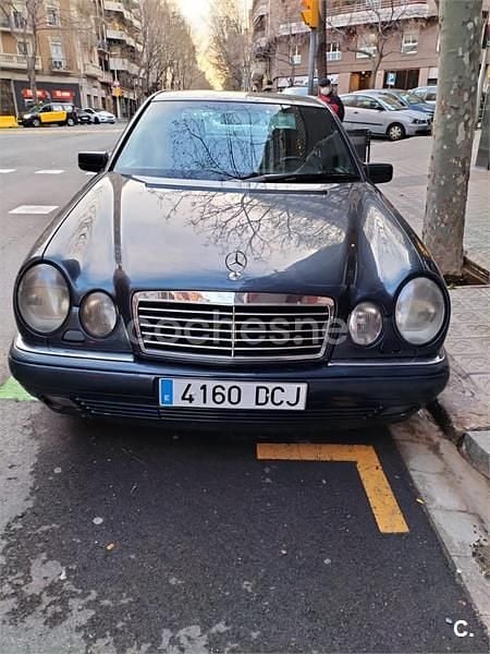 Usado Mercedes E300 Avantgarde 177 CV (130 kW) 1998 Verde Berlina