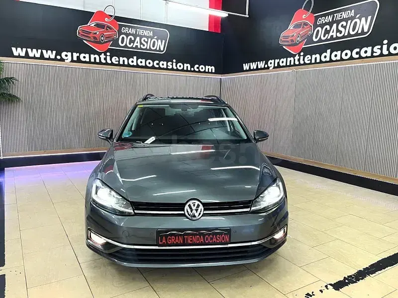 Usado VW Golf VII Advance 116 CV (85 kW) 2020 Gris / plata Familiar