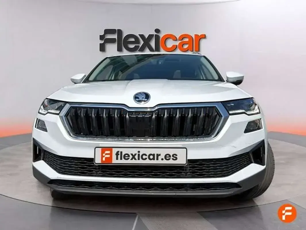 Usado Skoda Karoq Ambition 150 CV (110 kW) 2022 Blanco SUV