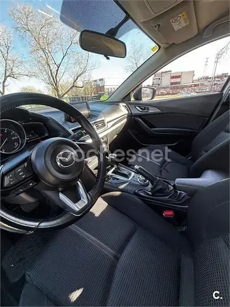Usado Mazda 3 100 CV (73 kW) 2017 Gris / plata Berlina
