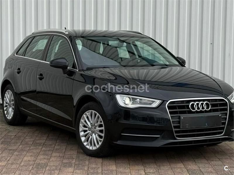 Usado Audi A3 Attraction 105 CV (77 kW) 2013 Negro Berlina