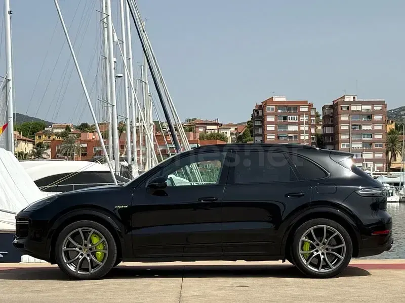 Usado Porsche Cayenne Turbo S E-Hybrid 680 CV (500 kW) 2023 Negro SUV