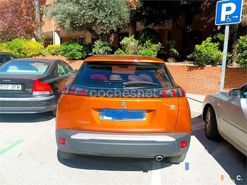 Usado Peugeot 2008 Active 110 CV (80 kW) 2022 Naranja SUV