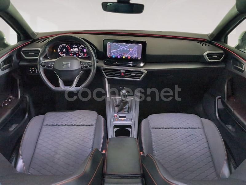 Usado Seat Leon FR 150 CV (110 kW) 2021 Blanco Familiar