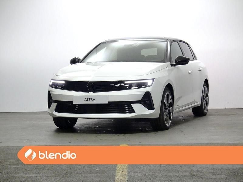Blanco Usado 2023 Opel Astra Edition Berlina | 44.755 € - Imagen 1/4