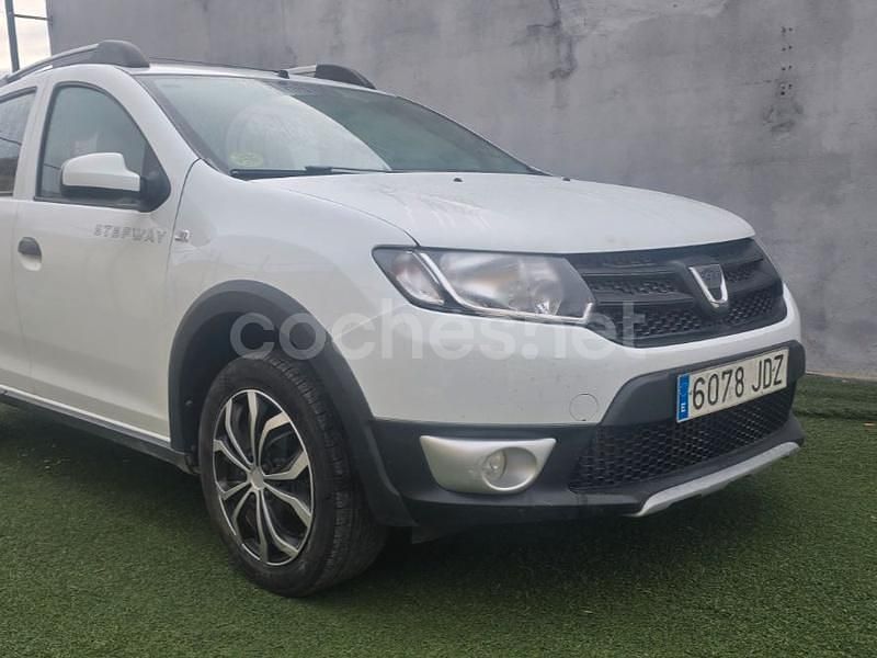 Blanco Usado 2016 Dacia Sandero Lauréate Berlina | 5500 € (Super precio) - Imagen 1/4