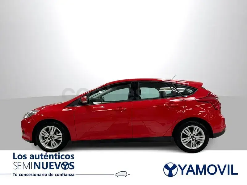 Begagnad Ford Focus Trend 95 HK (69 kW) 2014 Röd Halvkombi