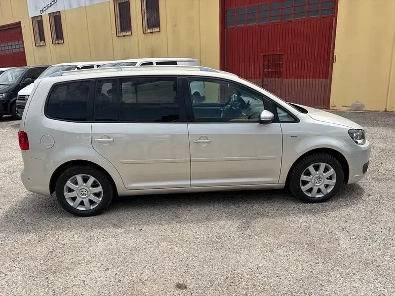 Usado VW Touran Business 105 CV (77 kW) 2014 Gris / plata Monovolumen