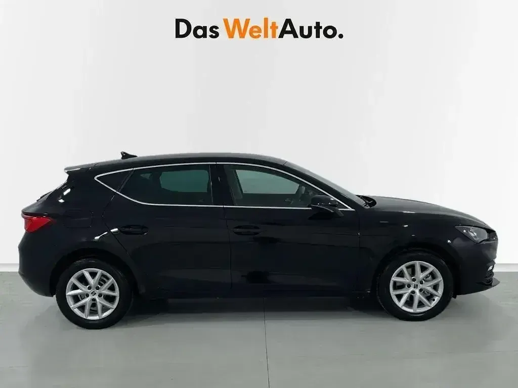 Käytetty Seat Leon Style 150 HP (110 kW) 2025 Musta Sedan