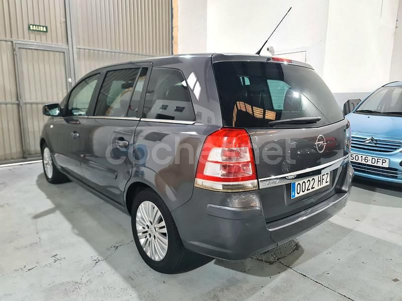 Usado Opel Zafira Family 110 CV (80 kW) 2011 Gris / plata Monovolumen
