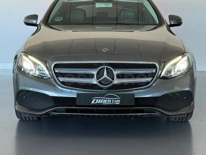 Usado Mercedes E220 194 CV (142 kW) 2019 Gris / plata Familiar
