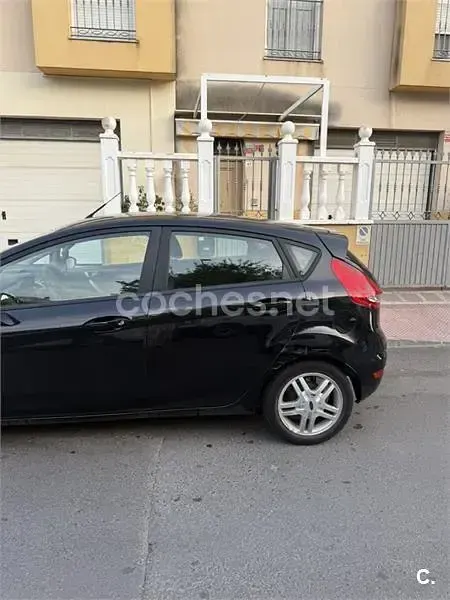 Usado Ford Fiesta Trend 70 CV (51 kW) 2012 Negro Berlina