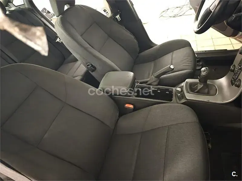 Usado Volvo S40 Momentum 136 CV (100 kW) 2006 Gris / plata Berlina