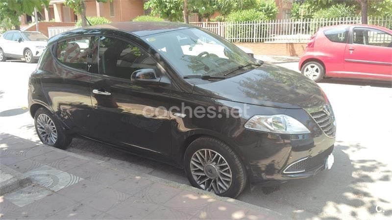 Negro Usado 2011 Lancia Ypsilon Utilitario | 6400 € (Precio justo) - Imagen 1/2