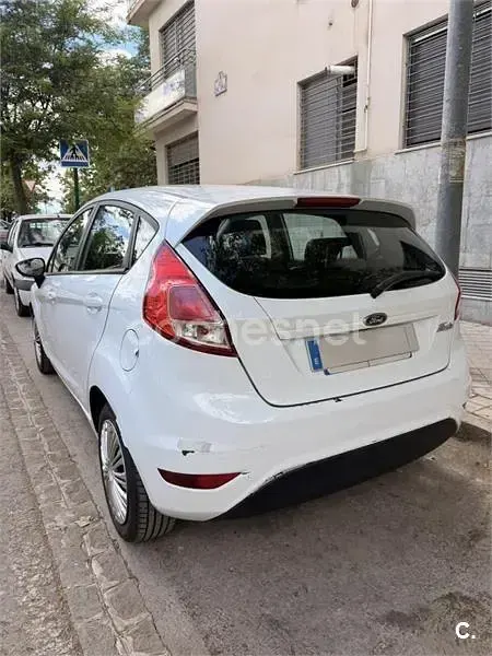 Usado Ford Fiesta Trend 95 CV (69 kW) 2016 Blanco Utilitario