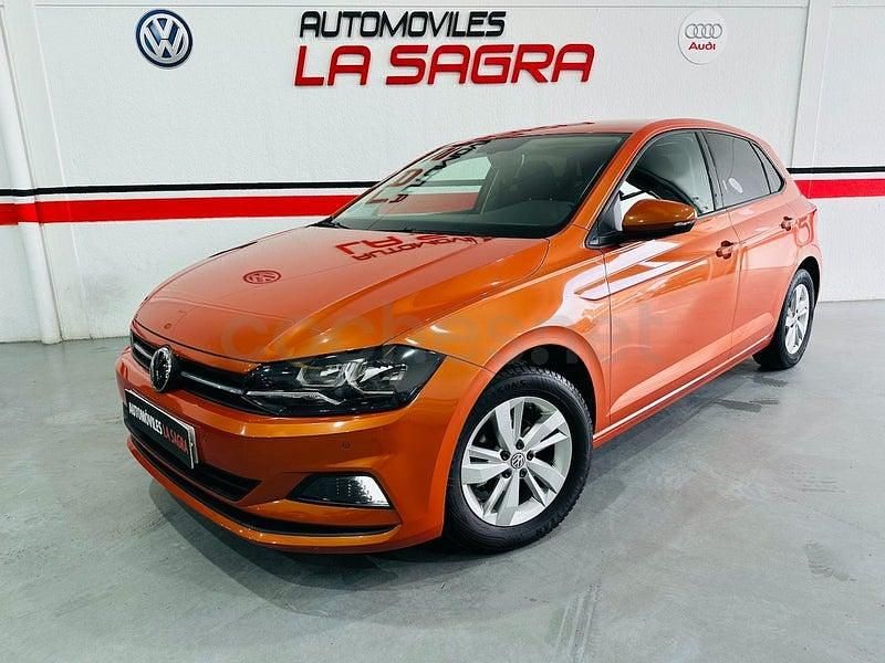 Usado VW Polo Advance 95 CV (69 kW) 2018 Naranja Berlina