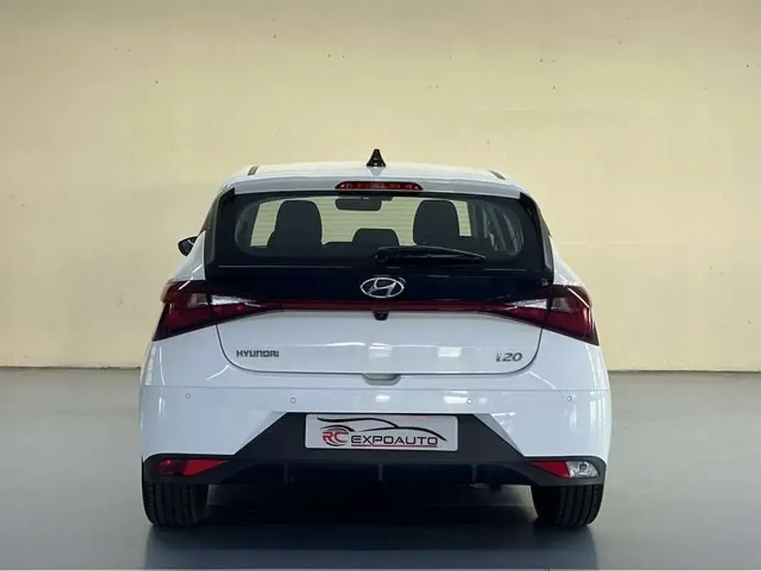 Usado Hyundai i20 99 CV (72 kW) 2021 Blanco Utilitario