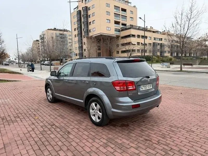 Usado Dodge Journey SE 140 CV (102 kW) 2010 Gris / plata SUV