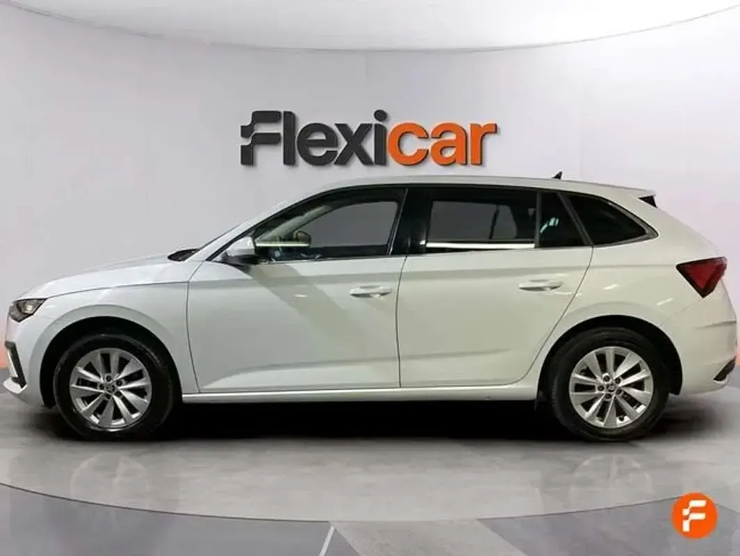 Usado Skoda Scala Essence 116 CV (85 kW) 2024 Blanco Utilitario