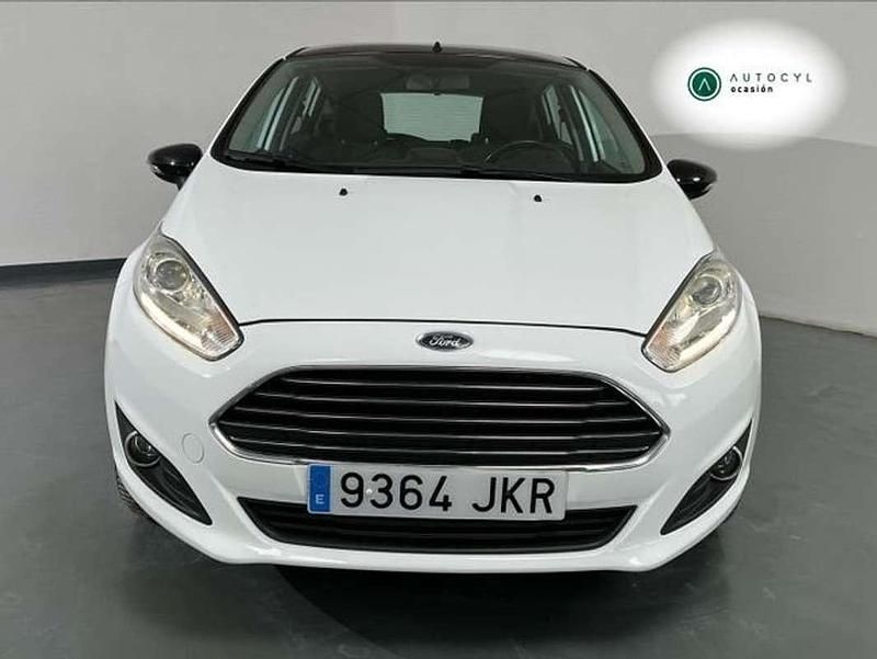 Usado Ford Fiesta Titanium 82 CV (60 kW) 2015 Blanco Berlina