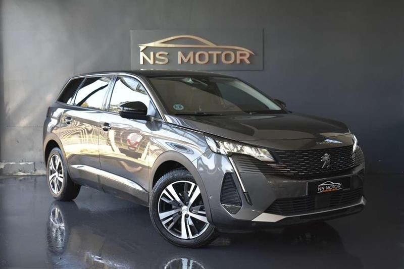 Usado Peugeot 5008 Allure 131 CV (96 kW) 2022 Gris SUV