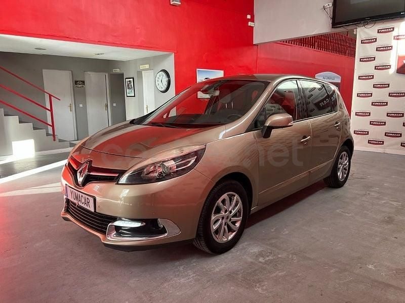 Usado Renault Scénic III Dynamique 110 CV (80 kW) 2014 Marrón Monovolumen