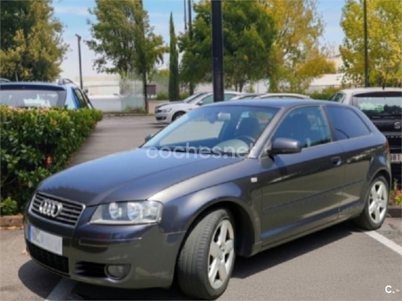 Gris / plata Usado 2004 Audi A3 Ambition Berlina | 2850 € (Buen precio) - Imagen 1/4