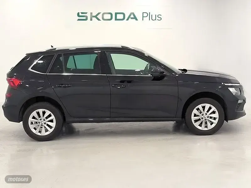Usado Skoda Kamiq Selection 115 CV (84 kW) 2025 Negro SUV