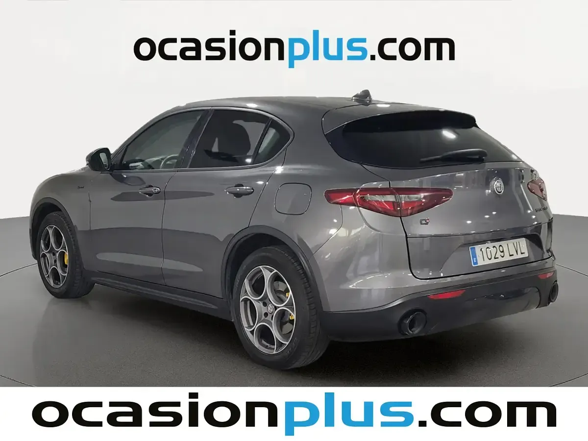 Usado Alfa Romeo Stelvio Sprint 200 CV (147 kW) 2021 Gris SUV