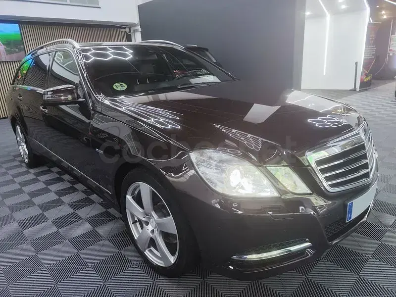 Usado Mercedes E250 Avantgarde 204 CV (150 kW) 2012 Marrón Familiar